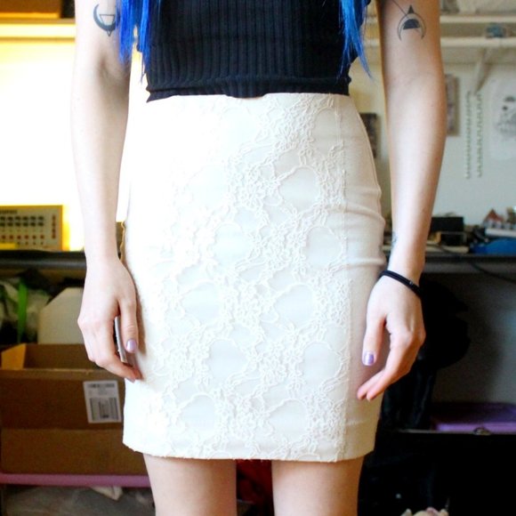 2 for $20: UO White Lace High-Waisted Mini Skirt - Picture 1 of 5